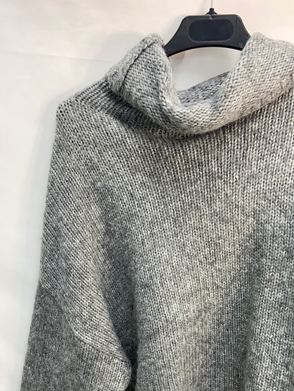 PULL&BEAR.Jersey oversized cuello vuelto gris T.S