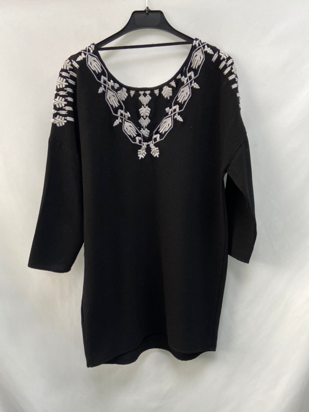 OTRAS.Vestido negro bordado TU (M)