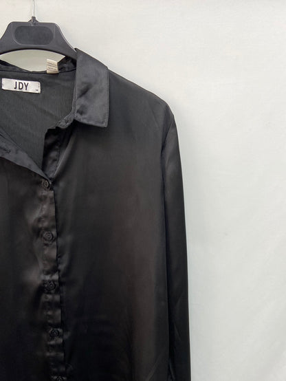 JDY.Camiseta negra satinada T.38