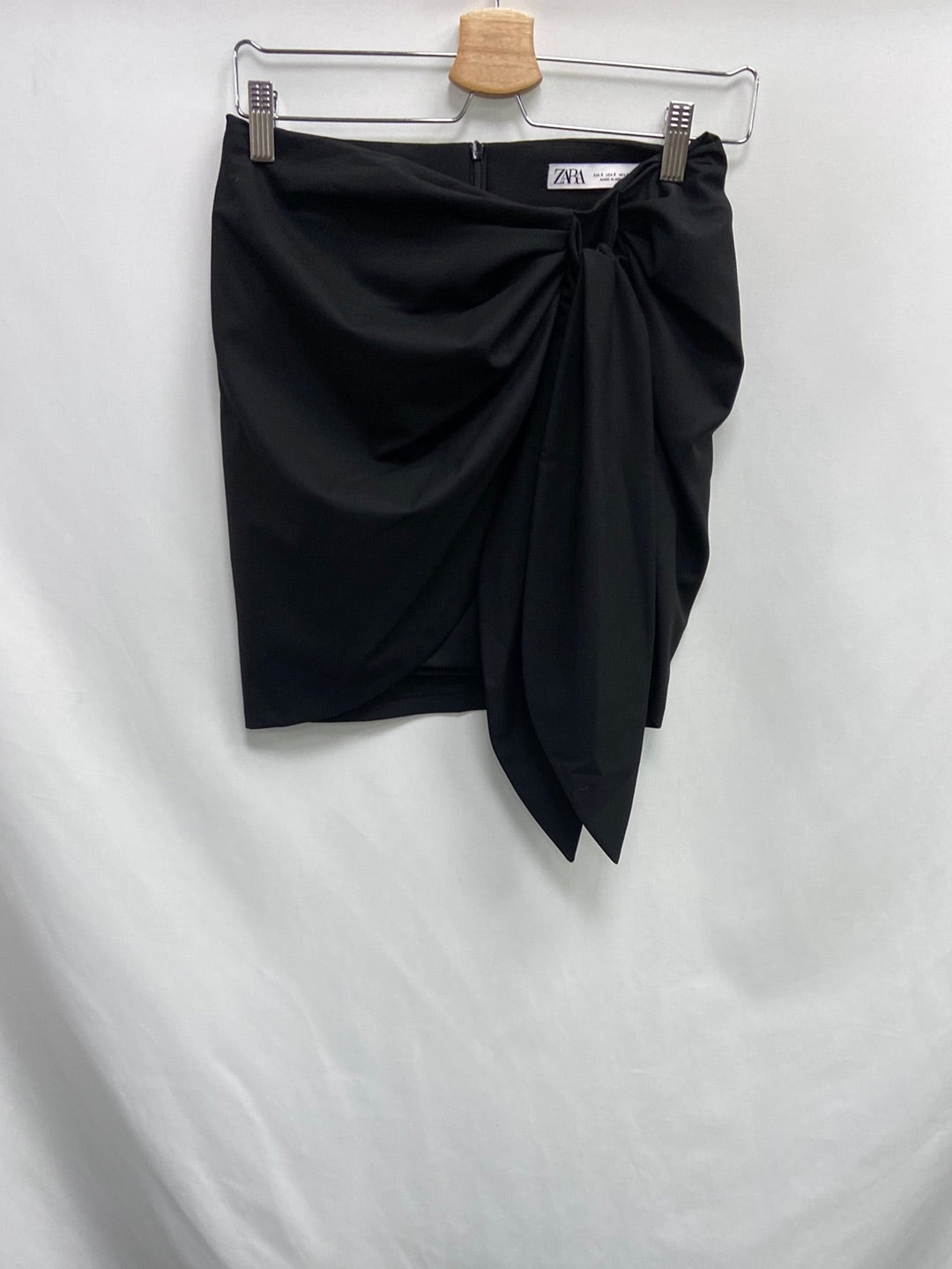 ZARA. Black Ts bow skirt