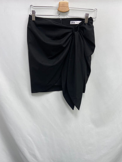 ZARA. Black Ts bow skirt