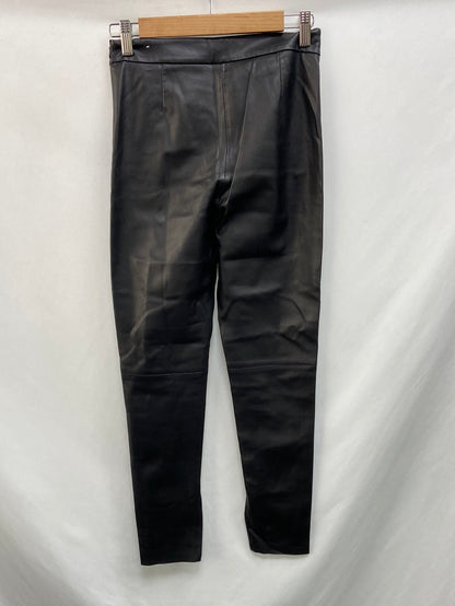 ZARA. Pantalón polipiel negro T.S