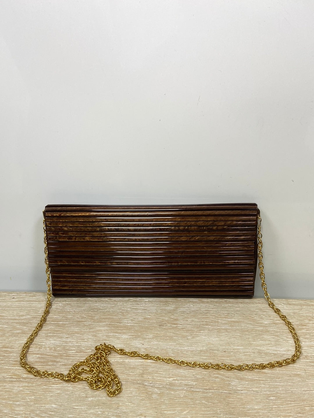 LURUEÑA. Brown mother-of-pearl bag