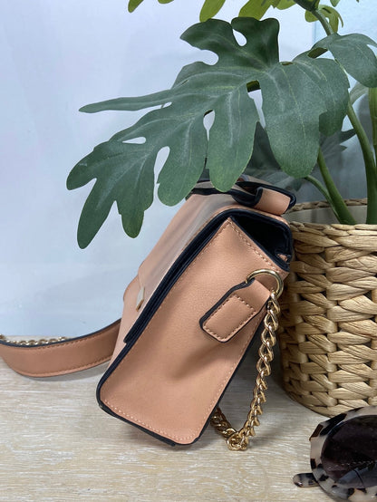 PULL&BEAR. Bolso rosa palo