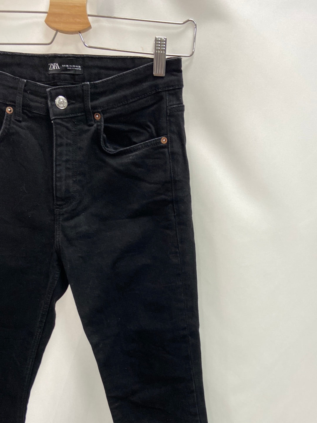 ZARA. Cropped jeans size 36
