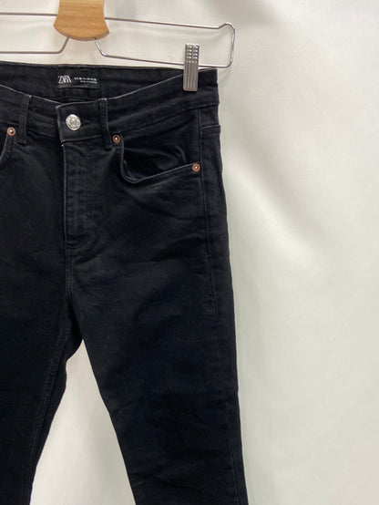 ZARA. Cropped jeans size 36