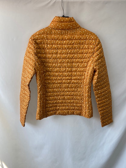 LEFTIES.Plumas mostaza flores T.s