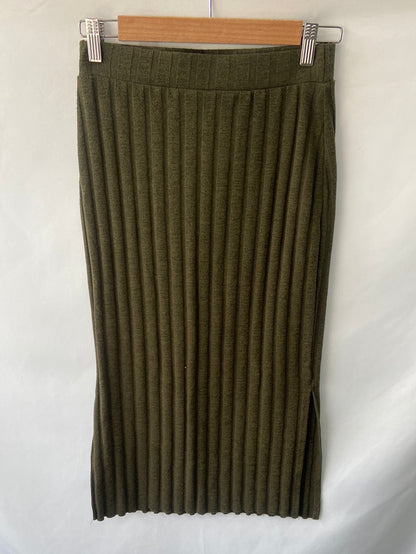 MANGO.Falda midi verde punto canalé T.s