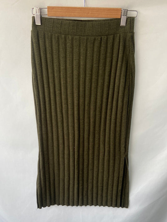 MANGO.Falda midi verde punto canalé T.s