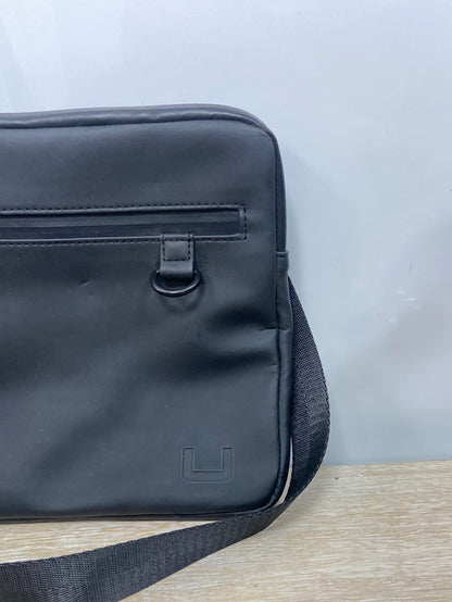 ADOLFO DOMINGUEZ. Bolso negro