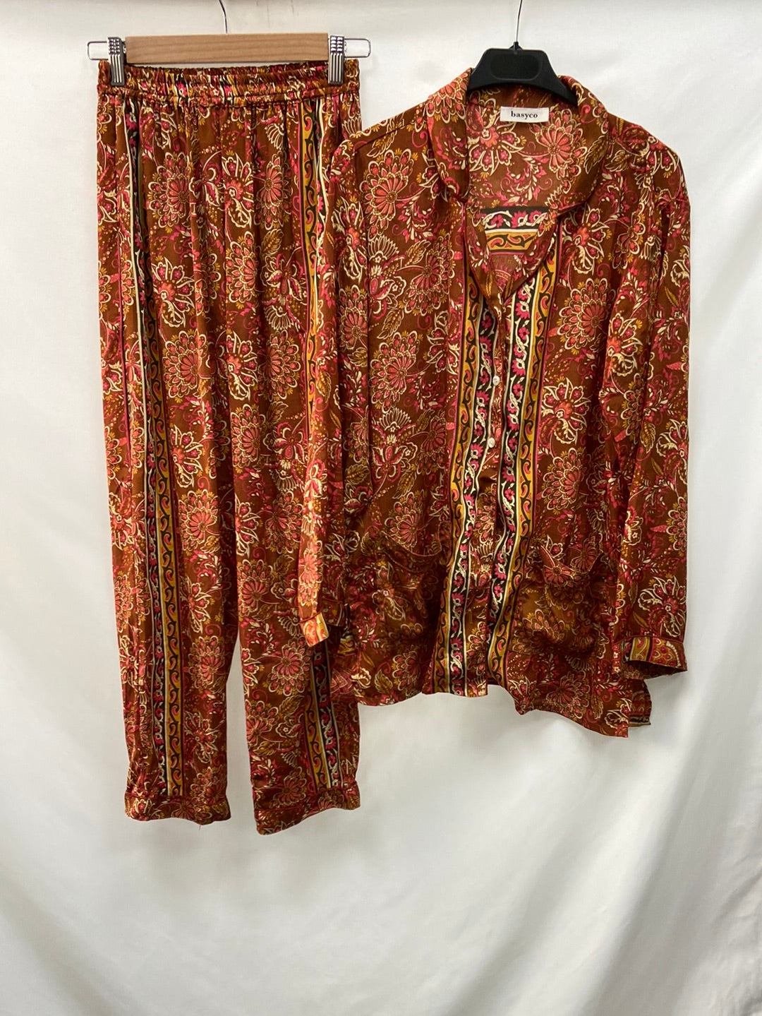 BASYCO.Total look estampado. T.M/L