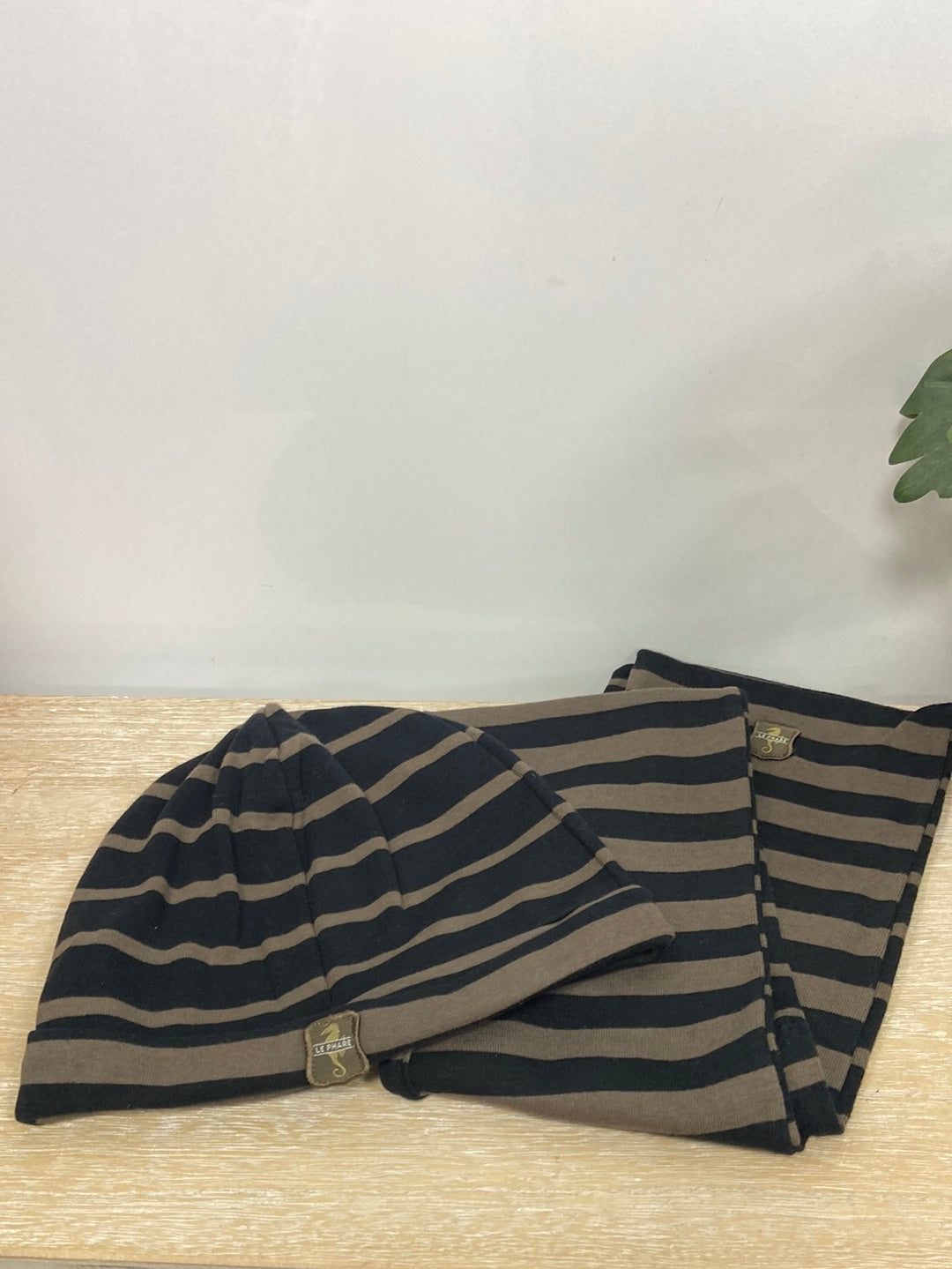 LE PHARE.Pack gorro y bufanda rayas marrones