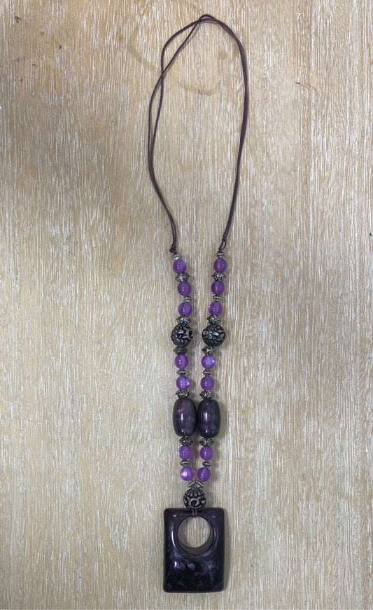 OTRAS.Collar piedras moradas