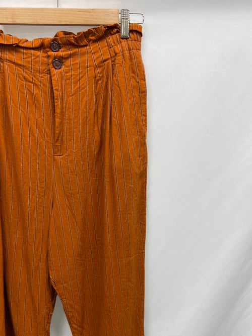 SFERA. Pantalón naranja rayas T.38