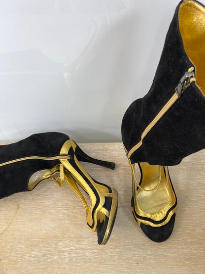 PRADA. Ankle boots size 38.5