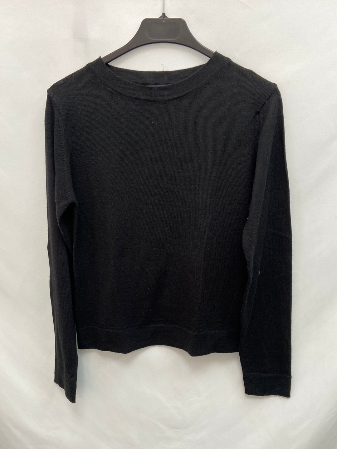 CHARO AGUIRRE.Jersey negro punto T. S