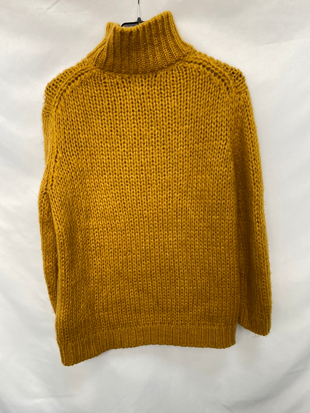 MASSIMO DUTTI.Mustard jersey T.xs